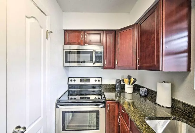 Pcb Group Retreat W/ Deck, 1 Block To Beach!