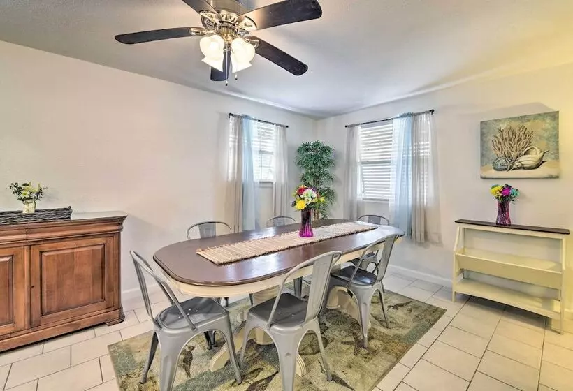 Pcb Group Retreat W/ Deck, 1 Block To Beach!