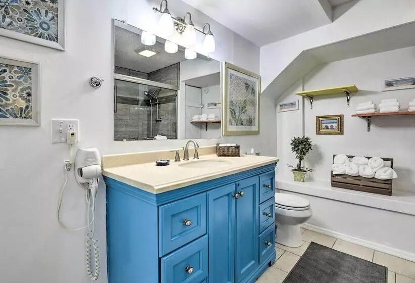 Pcb Group Retreat W/ Deck, 1 Block To Beach!