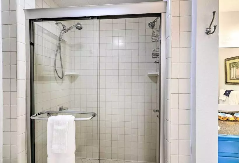 Pcb Group Retreat W/ Deck, 1 Block To Beach!