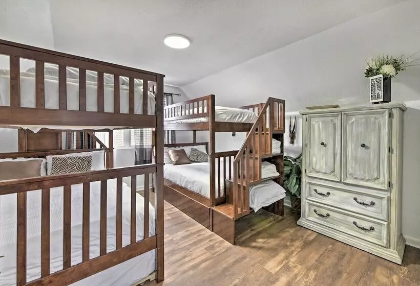 Pcb Group Retreat W/ Deck, 1 Block To Beach!