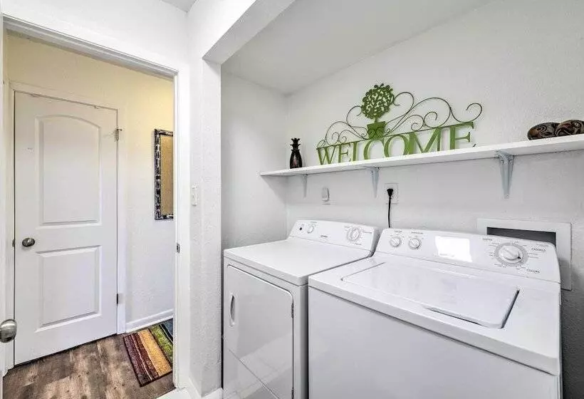 Pcb Group Retreat W/ Deck, 1 Block To Beach!