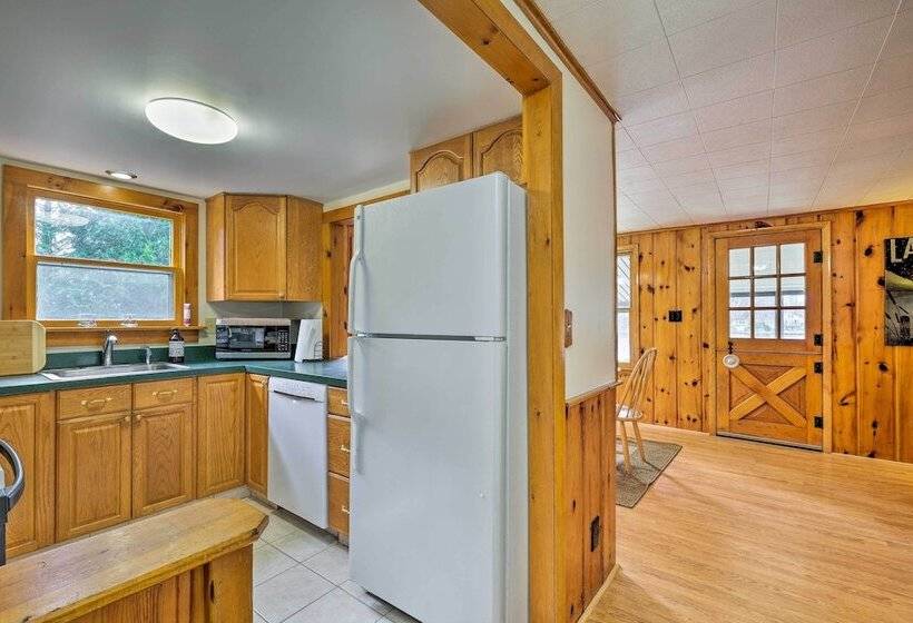 Picturesque Cottage With Sunroom On Ashmere Lake!