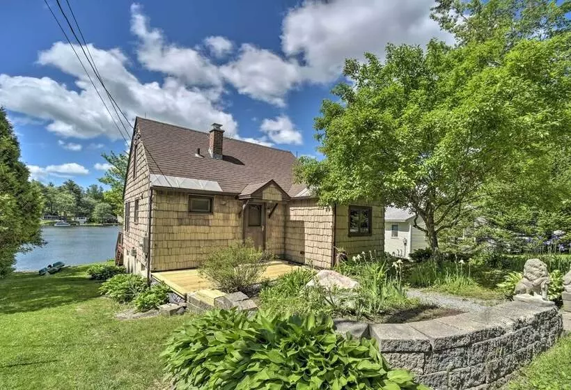 Picturesque Cottage With Sunroom On Ashmere Lake!