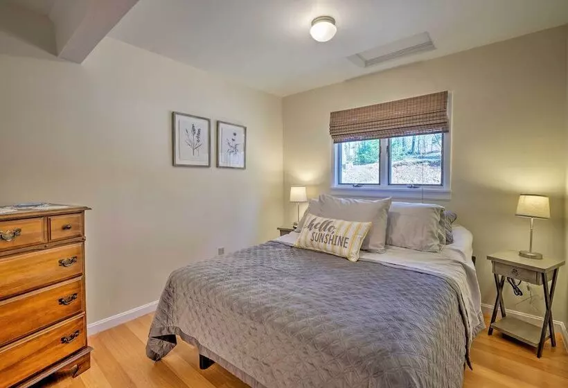 Picturesque Cottage With Sunroom On Ashmere Lake!