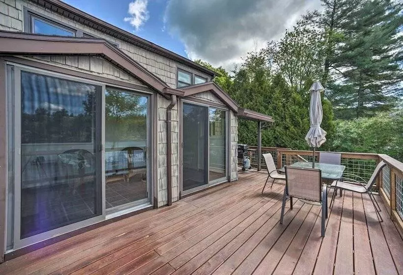 Picturesque Cottage With Sunroom On Ashmere Lake!