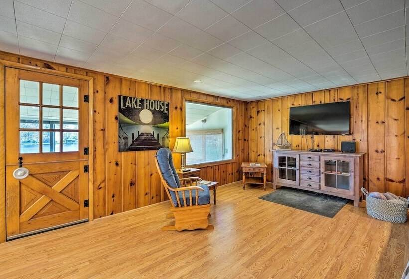 Picturesque Cottage With Sunroom On Ashmere Lake!