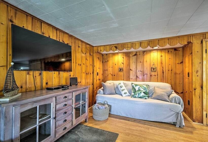 Picturesque Cottage With Sunroom On Ashmere Lake!