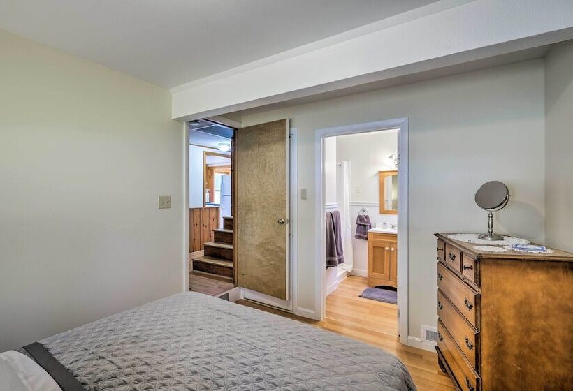 Picturesque Cottage With Sunroom On Ashmere Lake!