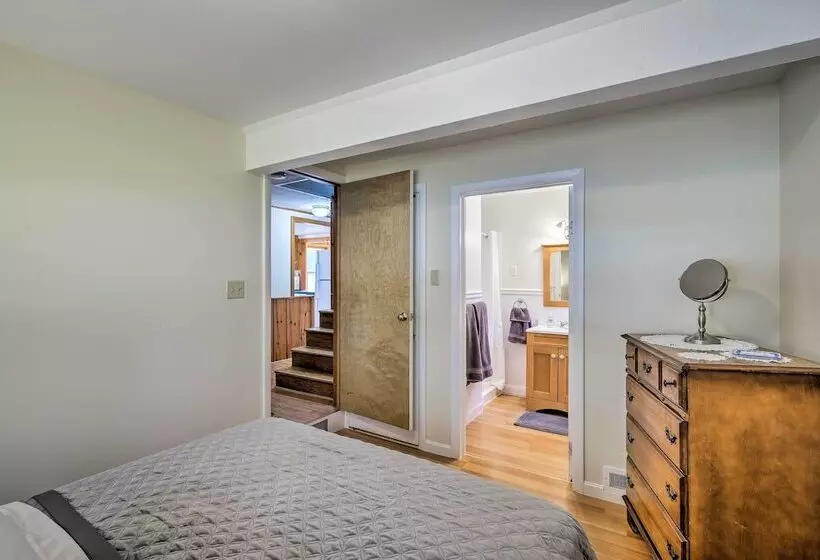 Picturesque Cottage With Sunroom On Ashmere Lake!