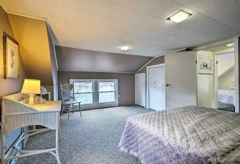 Picturesque Cottage With Sunroom On Ashmere Lake!