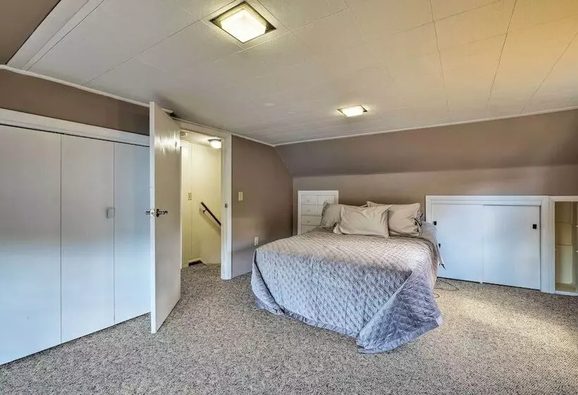 Picturesque Cottage With Sunroom On Ashmere Lake!