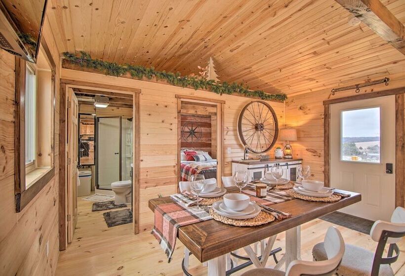 Serene Views: Quiet Farmhouse Cabin In Wisconsin!