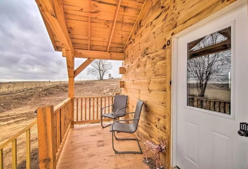 Serene Views: Quiet Farmhouse Cabin In Wisconsin!