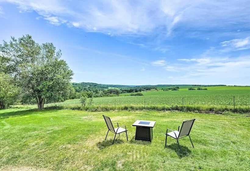 Serene Views: Quiet Farmhouse Cabin In Wisconsin!