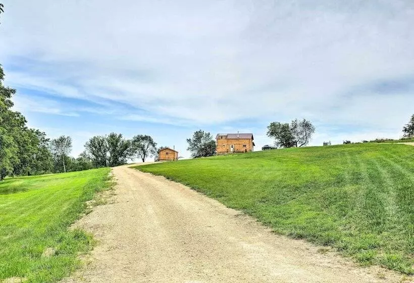 Serene Views: Quiet Farmhouse Cabin In Wisconsin!