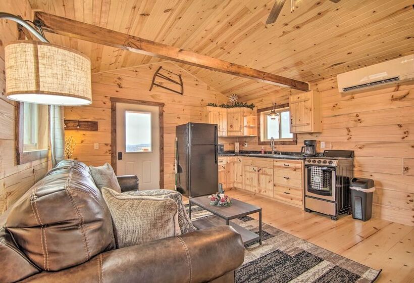 Serene Views: Quiet Farmhouse Cabin In Wisconsin!