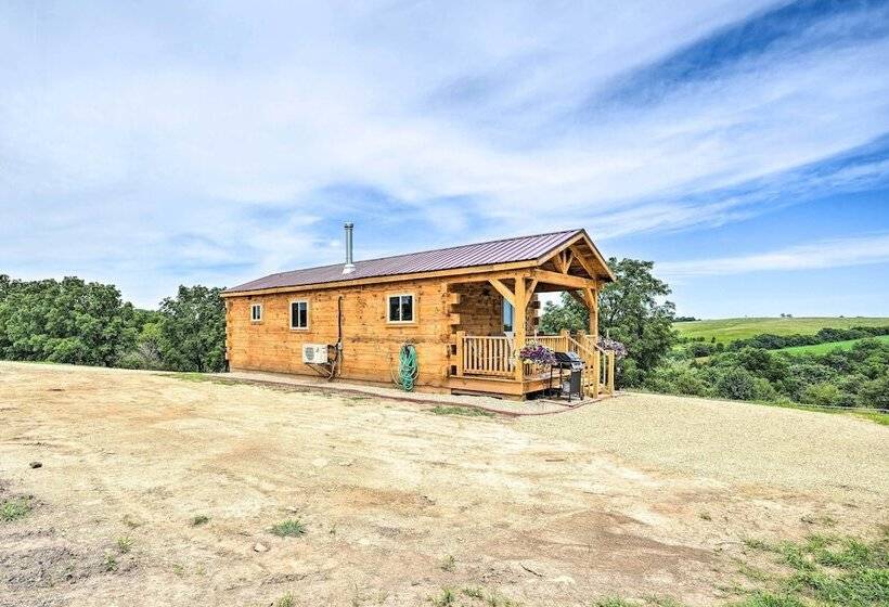 Serene Views: Quiet Farmhouse Cabin In Wisconsin!