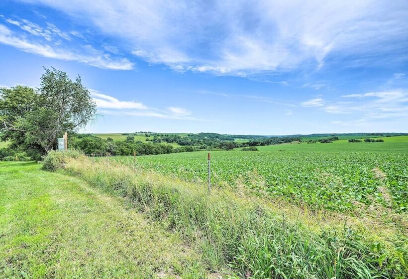 Serene Views: Quiet Farmhouse Cabin In Wisconsin!