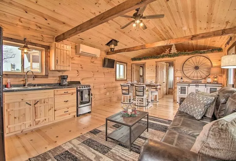 Serene Views: Quiet Farmhouse Cabin In Wisconsin!