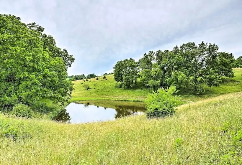 Serene Views: Quiet Farmhouse Cabin In Wisconsin!