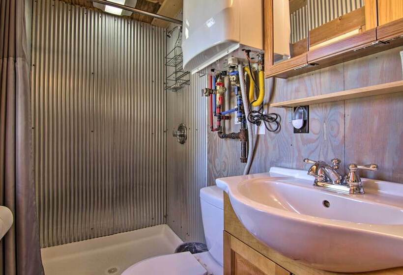 Remote Mtn Retreat W/ Hot Tub: Outside Bozeman!