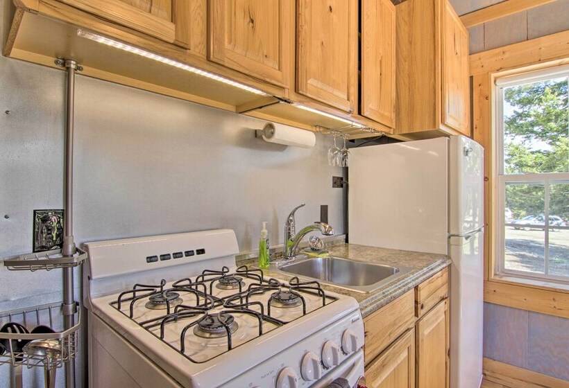 Remote Mtn Retreat W/ Hot Tub: Outside Bozeman!