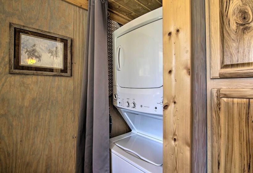 Remote Mtn Retreat W/ Hot Tub: Outside Bozeman!