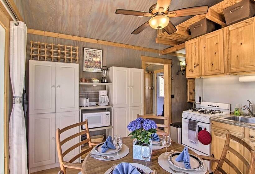 Remote Mtn Retreat W/ Hot Tub: Outside Bozeman!