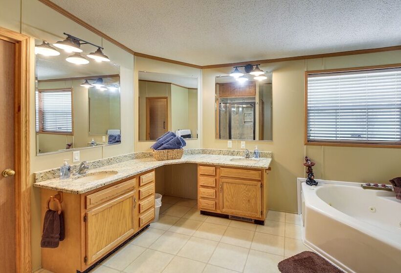 Lakefront Arkansas Home W/ Dock & Sunroom