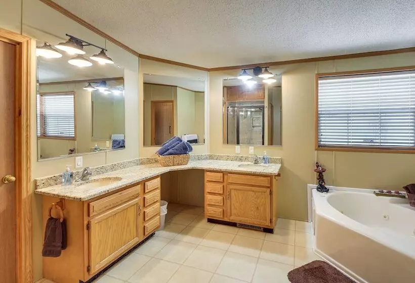 Lakefront Arkansas Home W/ Dock & Sunroom