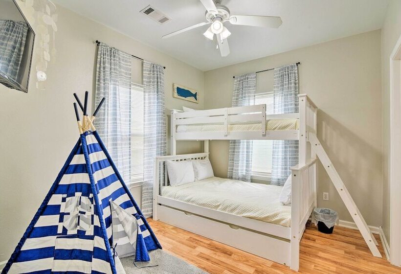 Pool & Marina Access: Home In Terramar Beach!