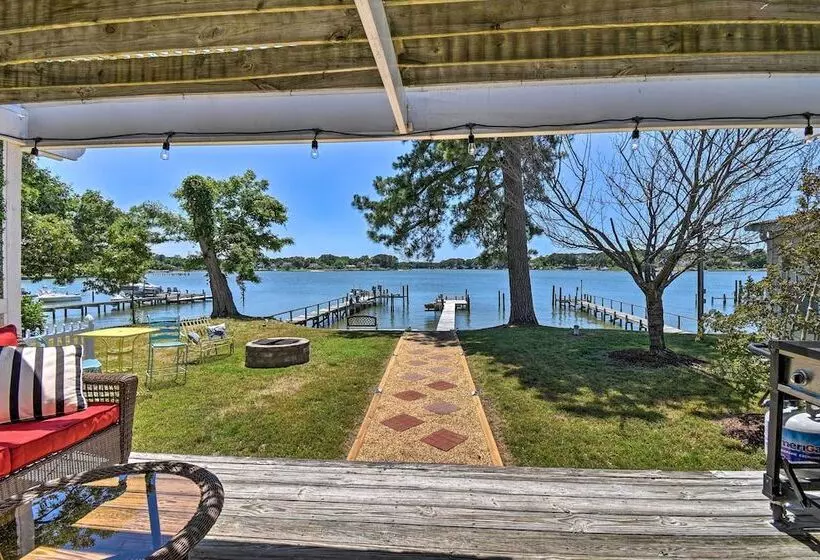 Riverfront Cottage: Fire Pit & Kayaks