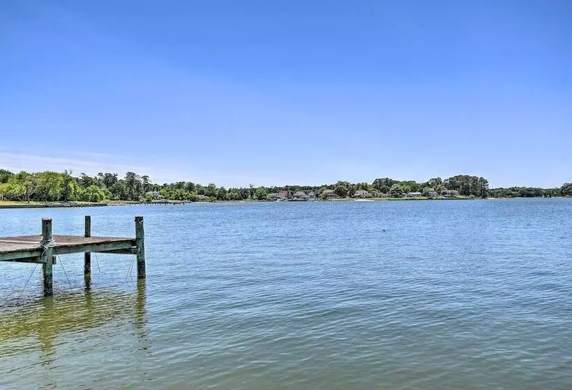 Riverfront Cottage: Fire Pit & Kayaks