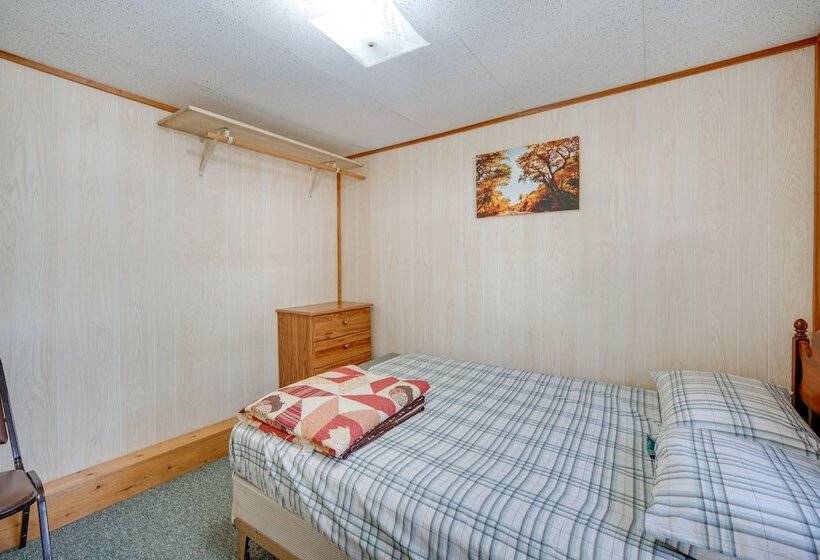 Rustic Cabin W/ Fire Pit, Steps To Sand Lake!