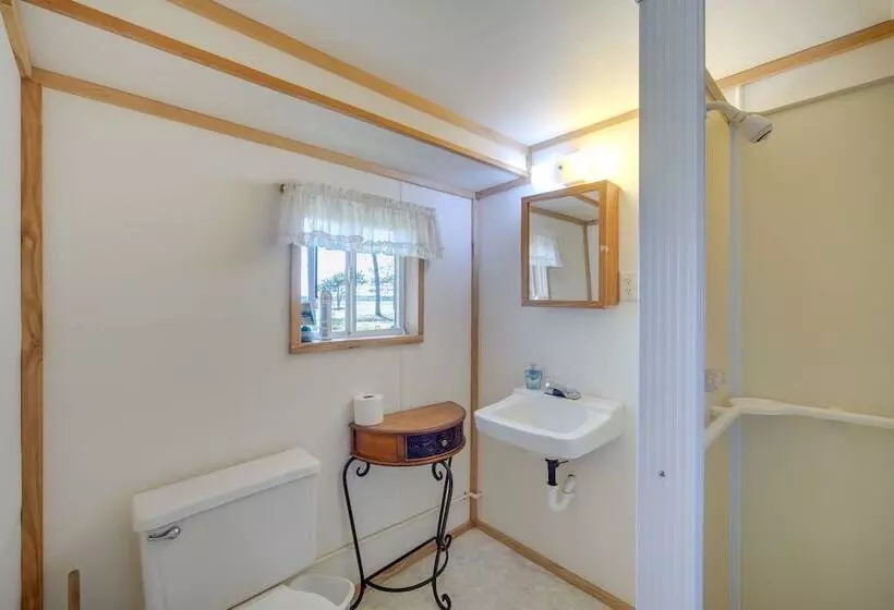 Rustic Cabin W/ Fire Pit, Steps To Sand Lake!