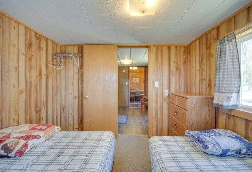 Rustic Cabin W/ Fire Pit, Steps To Sand Lake!