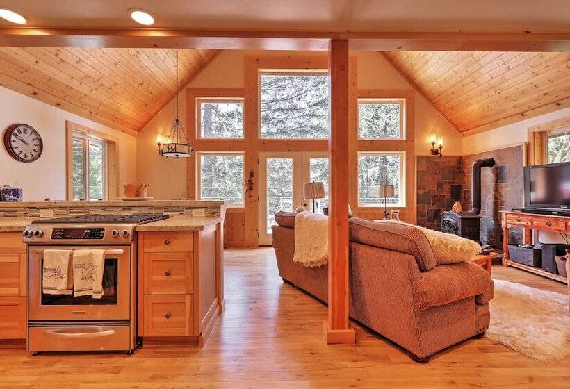 Rustic Retreat W/ Deck: Steps From Lake Almanor!
