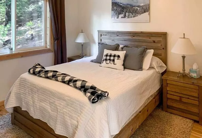 Rustic Retreat W/ Deck: Steps From Lake Almanor!