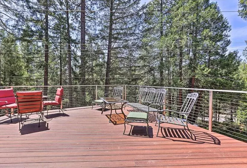 Rustic Retreat W/ Deck: Steps From Lake Almanor!