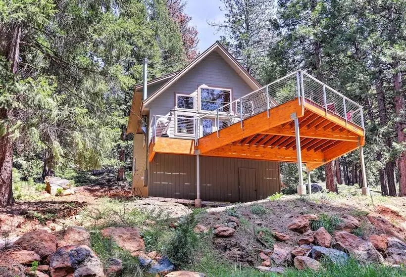 Rustic Retreat W/ Deck: Steps From Lake Almanor!