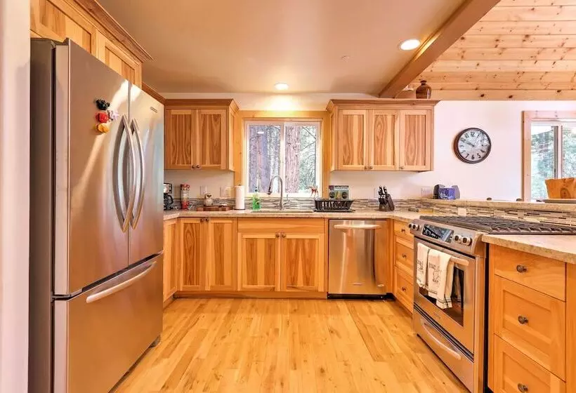 Rustic Retreat W/ Deck: Steps From Lake Almanor!