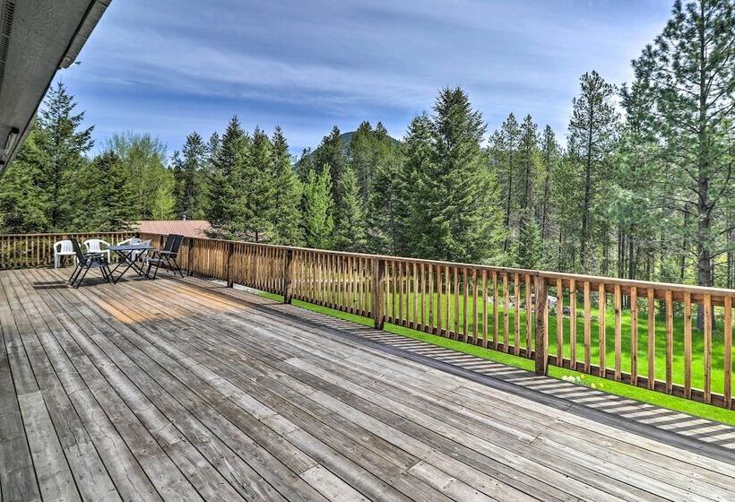 Scenic Forest Lodge Outside Glacier National Park!