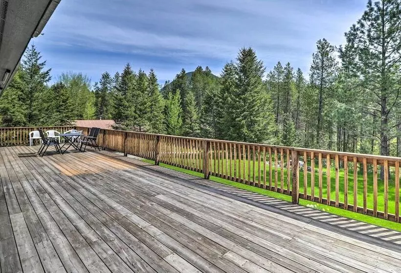 Scenic Forest Lodge Outside Glacier National Park!