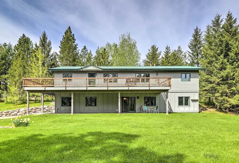 Scenic Forest Lodge Outside Glacier National Park!