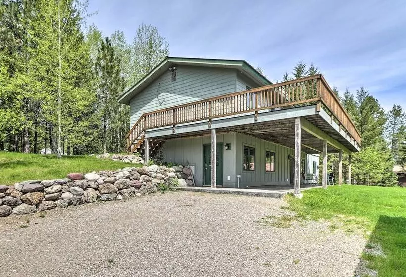 Scenic Forest Lodge Outside Glacier National Park!