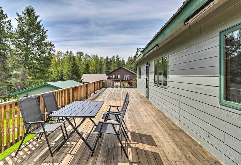 Scenic Forest Lodge Outside Glacier National Park!
