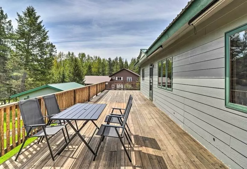 Scenic Forest Lodge Outside Glacier National Park!