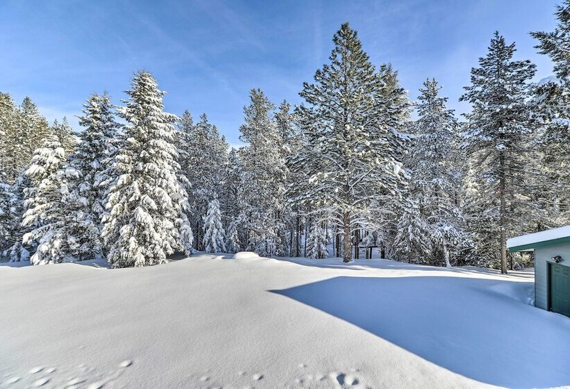 Scenic Forest Lodge Outside Glacier National Park!