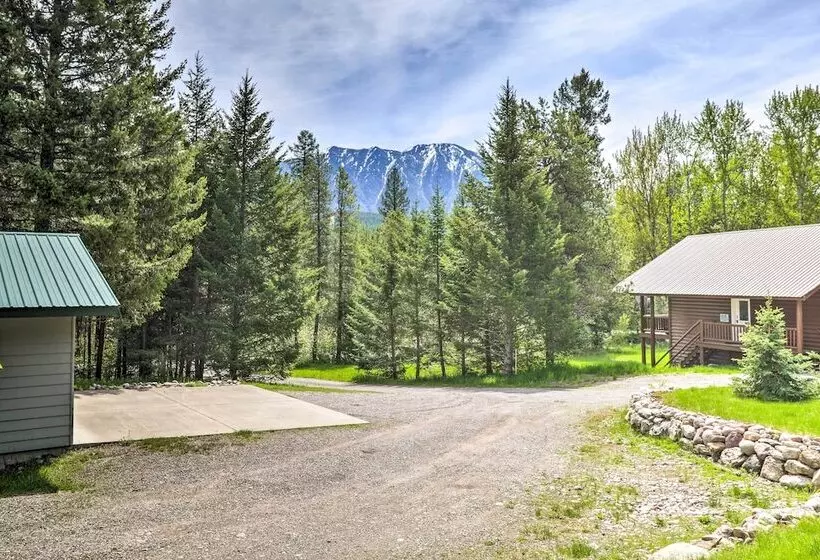 Scenic Forest Lodge Outside Glacier National Park!